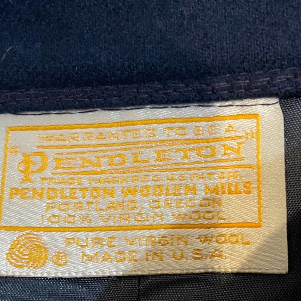 Vintage ’80s Pendleton wool skirt 31” Navy. 10/10 condition Size 6. Lined. - Picture 3 of 8